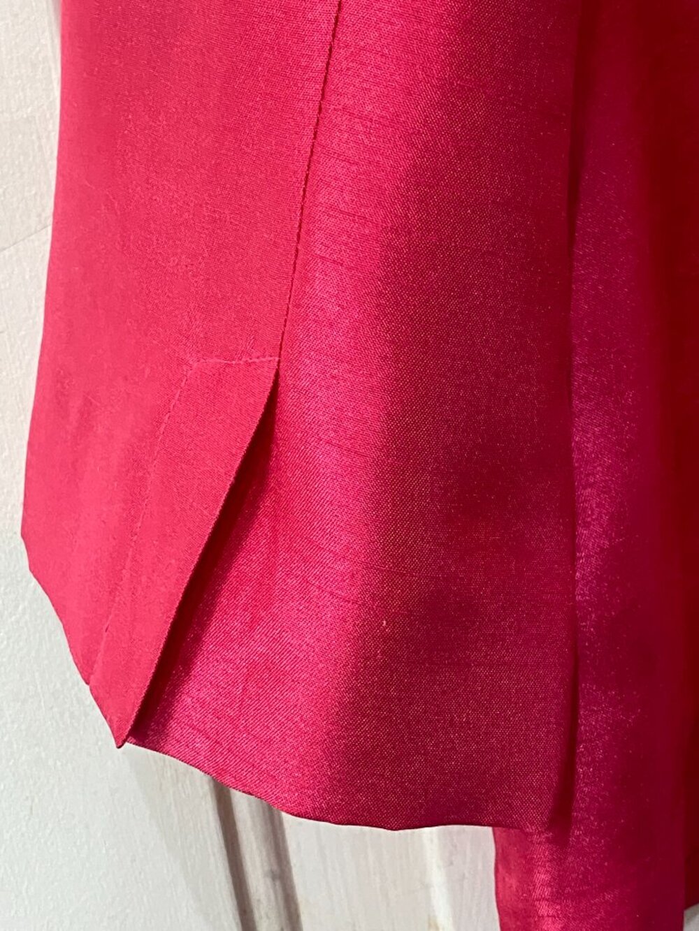 Chicos Sz 2 (L) Blouse 3/4 Sleeve Round Neck Shiny Hot Pink Polyester - Picture 5 of 9